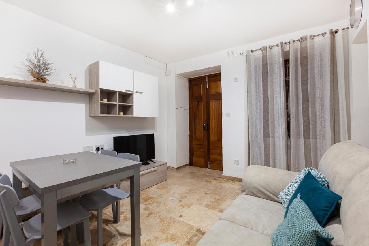 Designer Home With Comfy Sofa In Central Valletta By 360 Estates ภายนอก รูปภาพ