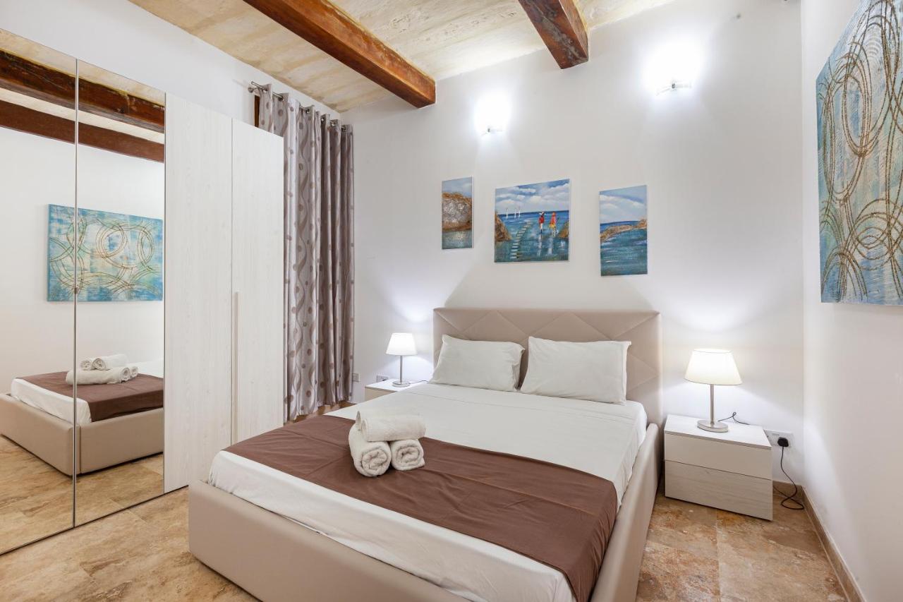 Designer Home With Comfy Sofa In Central Valletta By 360 Estates ภายนอก รูปภาพ